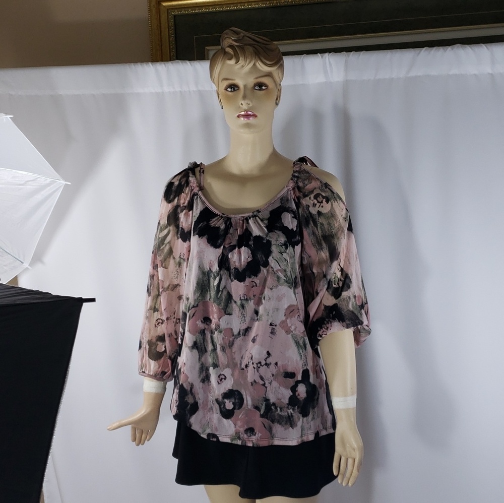 🎄INC🎄 floral mauve/black peasant cold shoulder